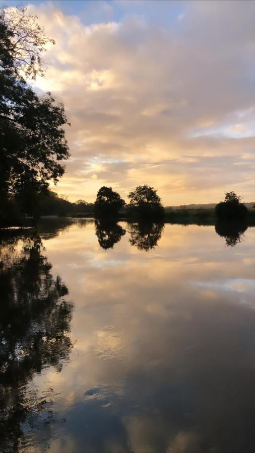 Dinckley Court Boutique Riverside Rooms Abingdon-on-Thames Eksteriør billede